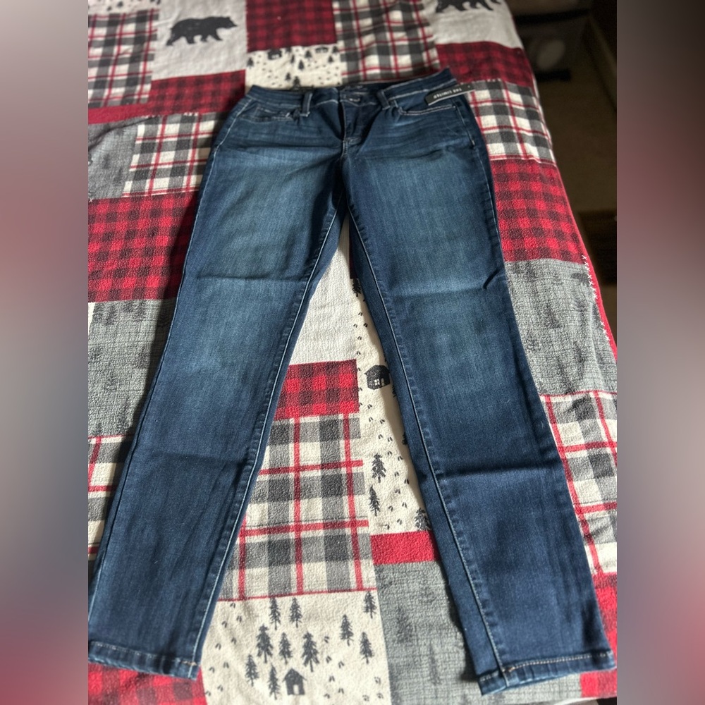 The Limited Dark Blue Denim Jeans. Size 6 Skinny. NWT.